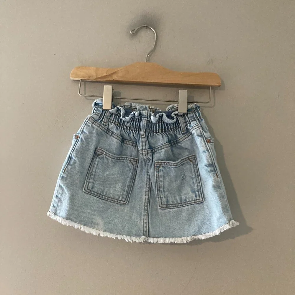 Zara follow us